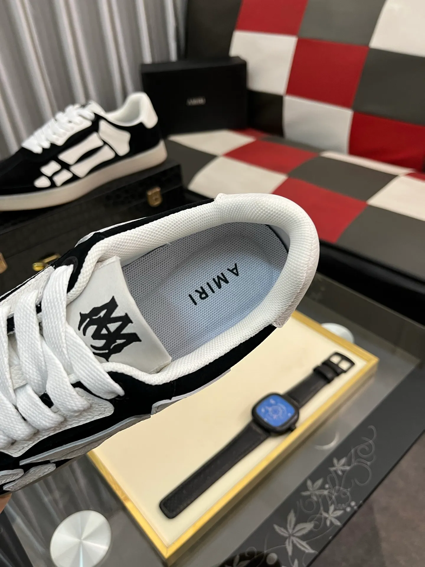 Men's shoes 💰420⌚️⌚️《AMIR*》New men's low-top casual sports sneakers bone shoes, another pair of irresistible bone shoes. Bone shoes are one of AMIRI's most popular items. They use first-layer cowhide uppers. The side bones are made of two cowhide laminations. They have a three-dimensional feel. The leather incisions are all oil-edged. Contrasting color design. Simple style. Fashionable sports. Customized metal LOGO nameplate to embellish shoelaces. Exclusive control of top version. Supports comparison. Breathable mesh lining Original rubber outsole A must-have item for daily leisure Suitable for various occasions Check it out if you are looking for high quality Super cool uppers Size: 38-445️⃣ Colors available